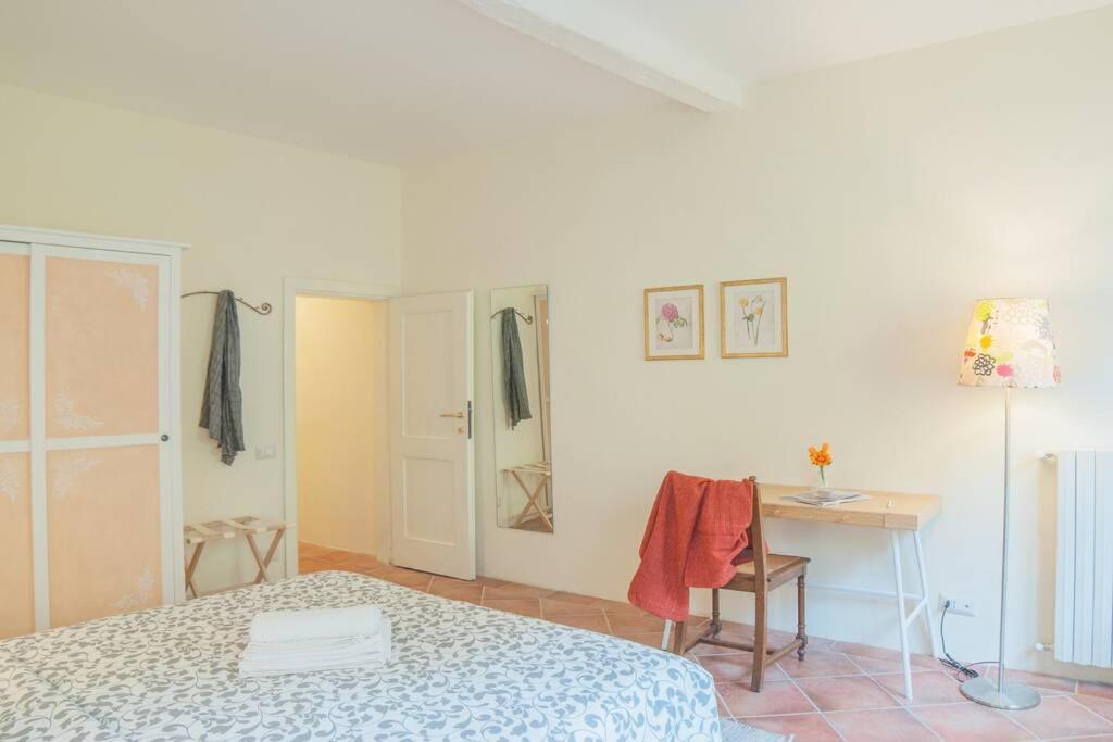 Cozy Macci Flat 4 People Near Santa Croce Square Apartment Florence Exterior photo